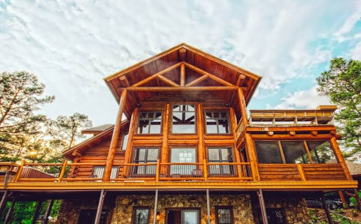 Why Everyone Should Spend a Weekend at a Cabin on the Hill
